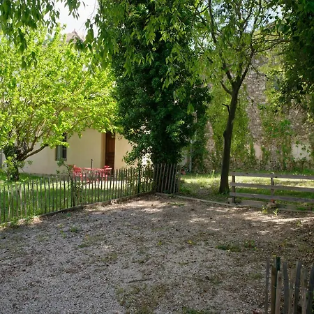 Petit Familial Au Domaine De Valmont