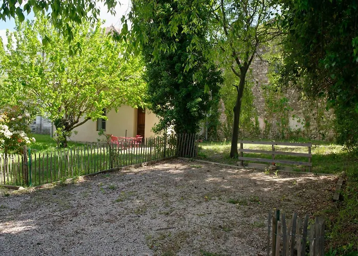Petit Familial Au Domaine De Valmont